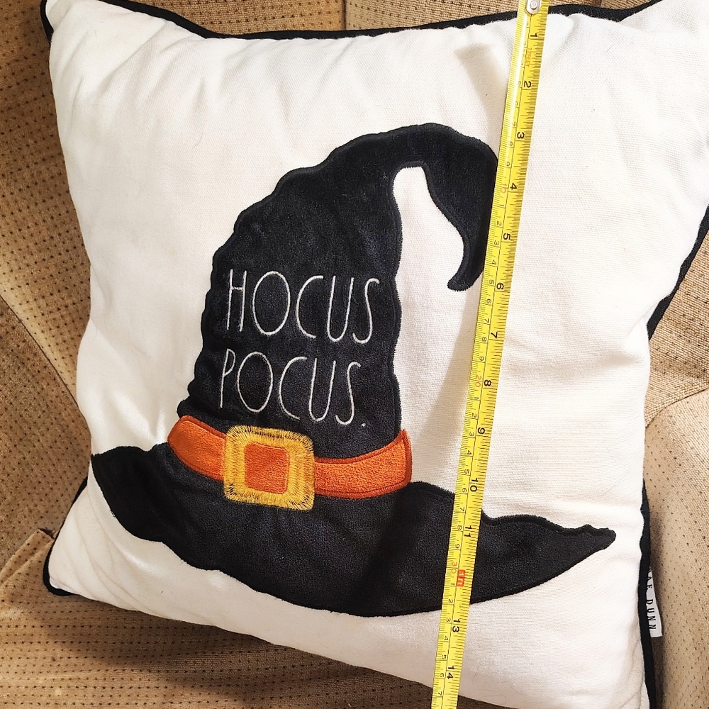RAE DUNN HOCUS POCUS VELVET WITH HAT BLACK PIPING CANCAS PILLOW 18X18